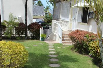 Southern Surf Beach Apartments Rockley Екстериор снимка