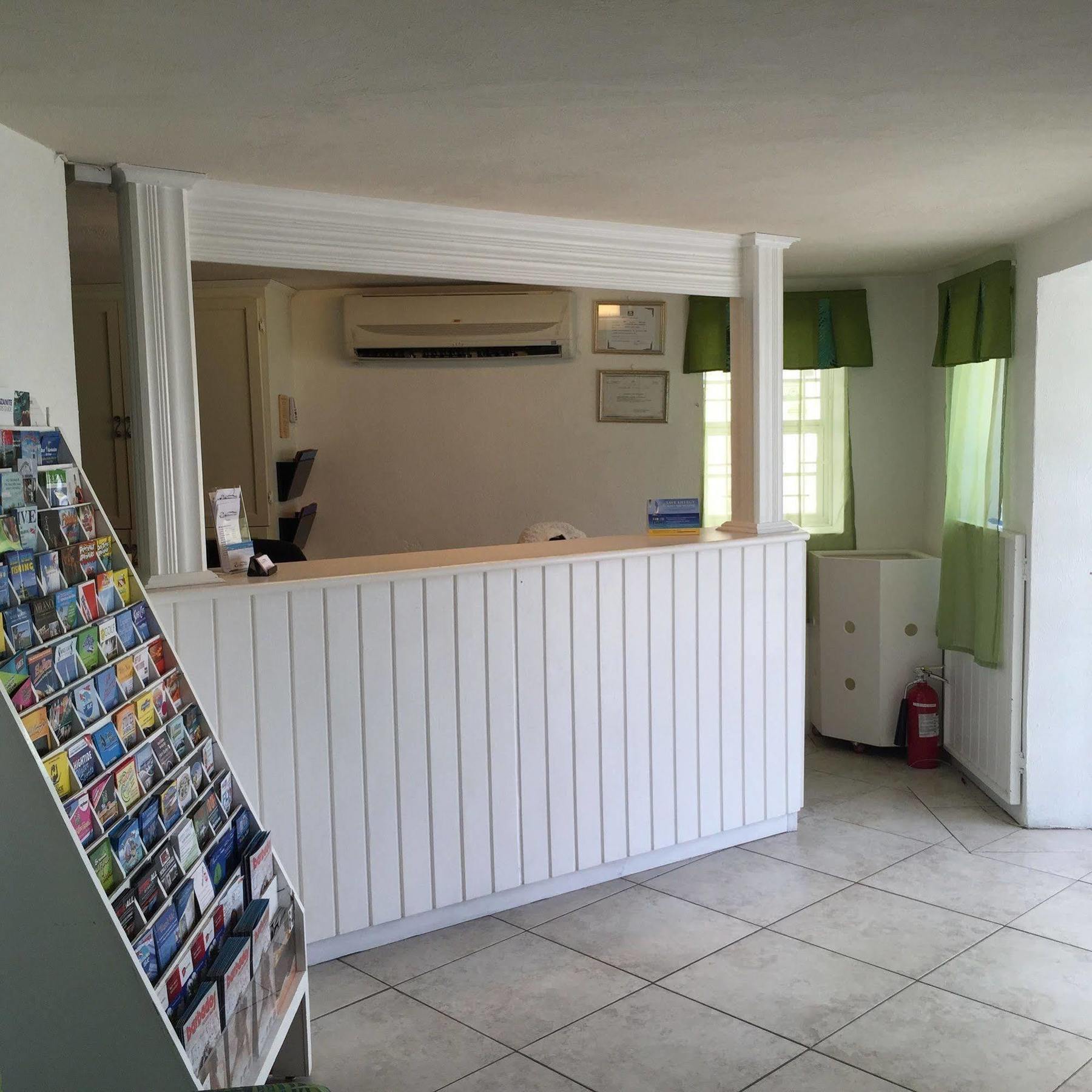 Southern Surf Beach Apartments Rockley Екстериор снимка